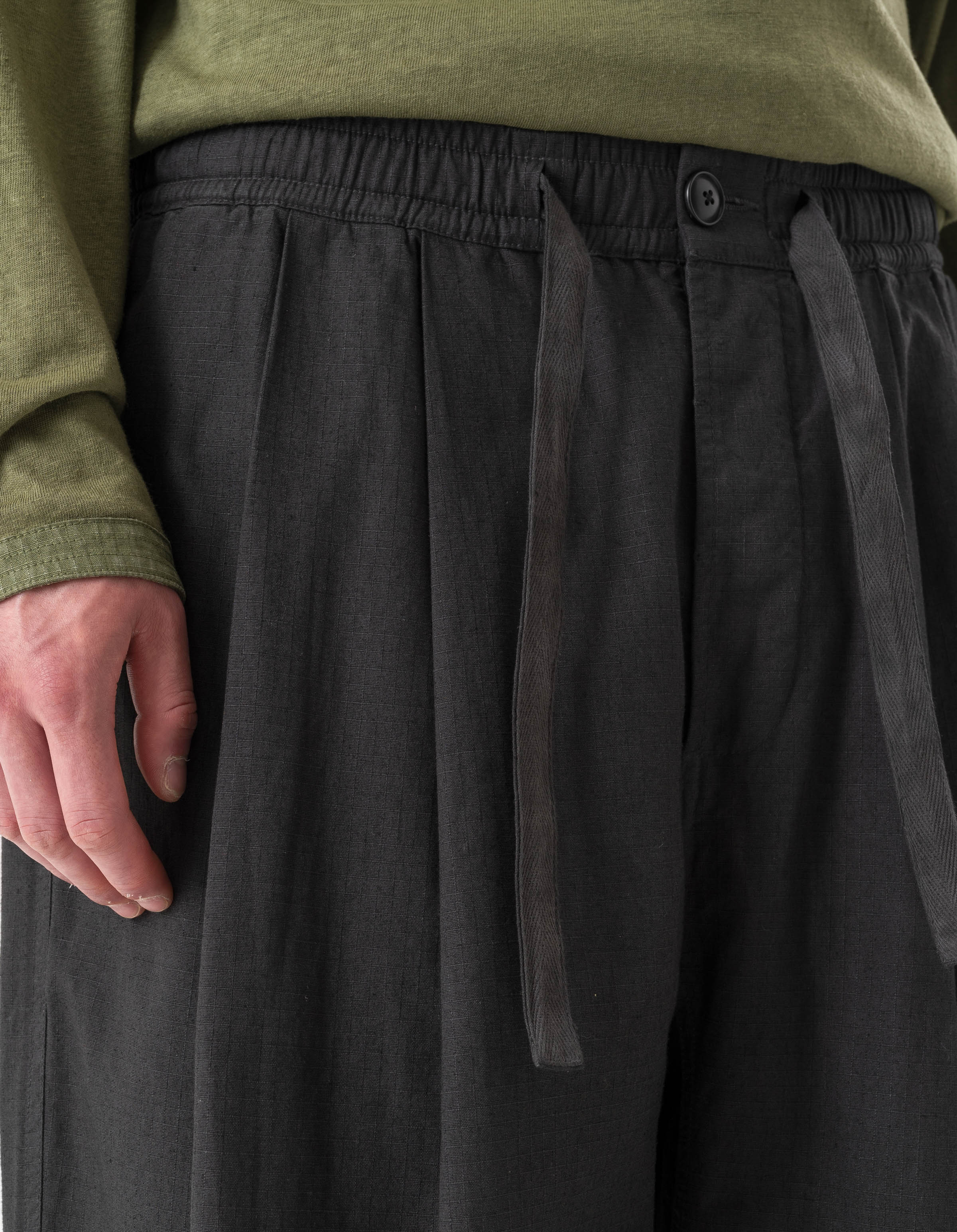 7319 Hemp Ripstop Pleated Trousers Black - Image 3